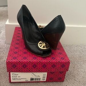 Tory Burch Selma open toe wedge- Black- size 6.5